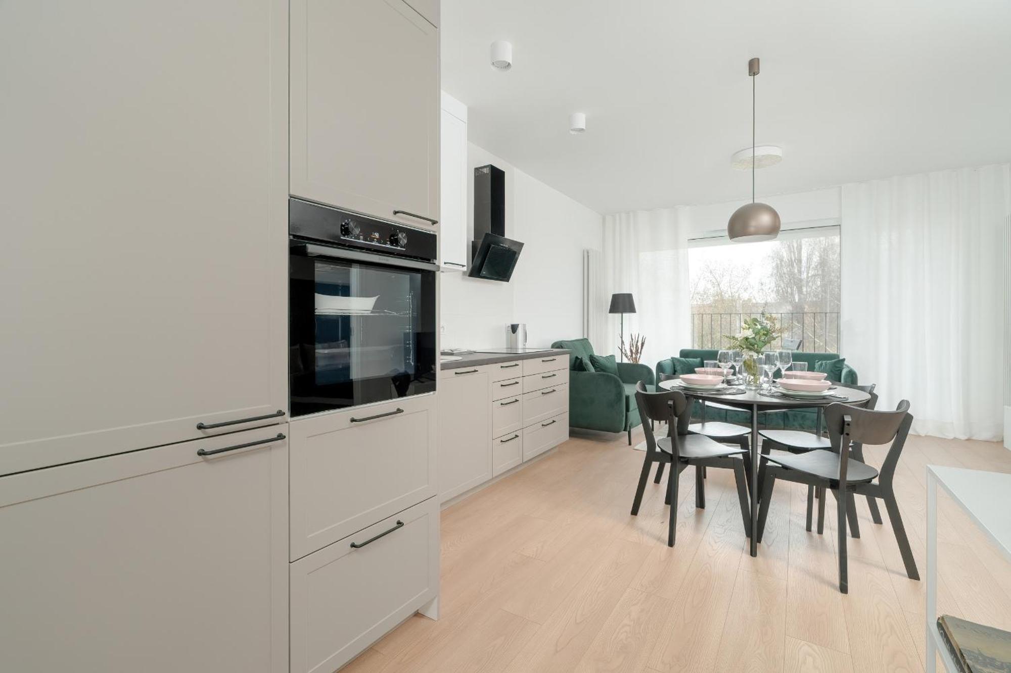 Spacious Apartment With Balcony By Rent Like Home Poznań Eksteriør bilde